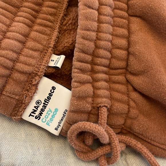 Aritzia TNA fleece joggers - Picture 7 of 7